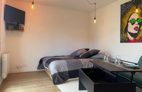 Lisieux Apartment | Unique Urban Art Studio