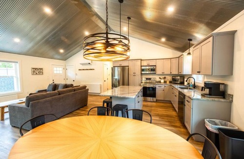 Greenville Junction Cabin | Up Country Cabin · Moosehead Lake: A/C + Ping Pong