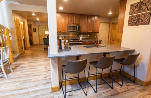 Pinetop Cabin | Updated 5 Bedroom home in gated community of Pinetop Crossings!