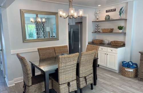 Destin House | 🏝️Updated Beach Townhome ~ Steps to the beach & pool with "Free Beach Service"🏖️