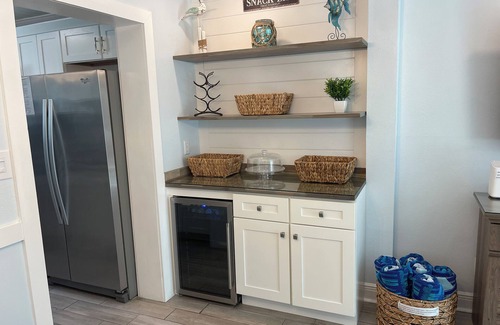 Destin House | 🏝️Updated Beach Townhome ~ Steps to the beach & pool with "Free Beach Service"🏖️