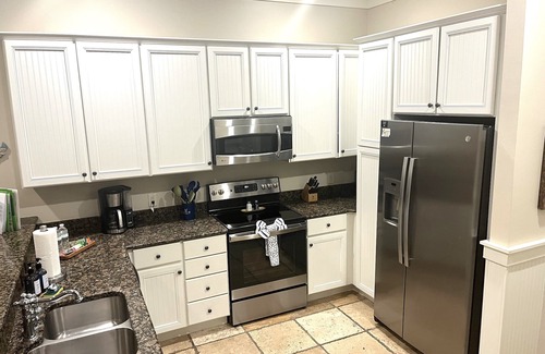 Sandestin House | Updated bungalo with 6 seat golf cart. Book now!