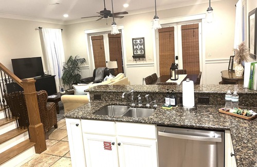 Sandestin House | Updated bungalo with 6 seat golf cart. Book now!