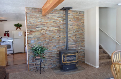 Long Valley Junction Cabin | Updated for 2025! Midway between Bryce & Zion. Hike, Bike, ATV, Stars, Wildlife.