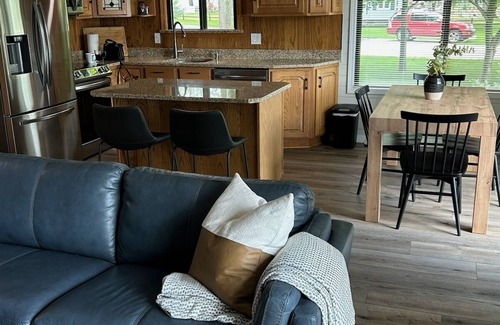 Gladwin House | Updated lakefront house - Gladwin