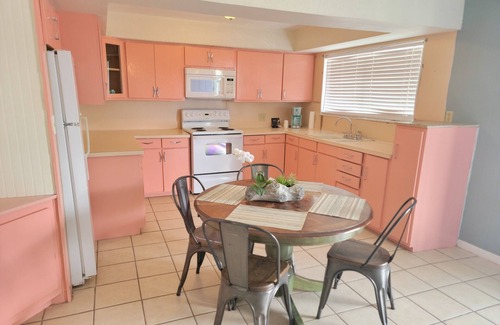 South Padre Island Hotel | Upper Deck Hotel and Bar - Adults Only