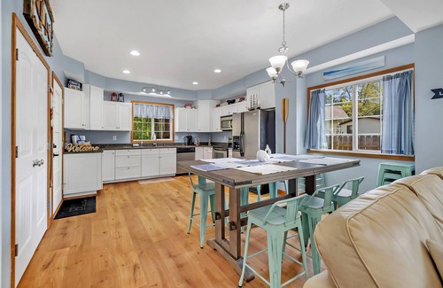 Mears Cottage | Upper Silver Lake cottage just minutes from Silver Lake Sand Dunes