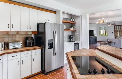 Cerro Gordo Villa | Upscale villa in gated community beach access Yari