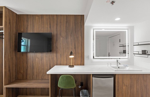 Hillcrest Apartment | Uptown Inn by Vantaggio - Limited Service Apart-Hotel