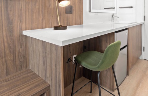 Hillcrest Apartment | Uptown Inn by Vantaggio - Limited Service Apart-Hotel
