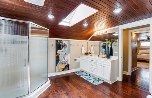 NoDa House | Uptown Stunner w/ Hot Tub & Foosball | King Suit