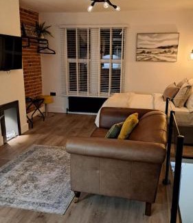 St Albans Apartment | Urban Chic- Stylish Flat in the Heart of St Albans