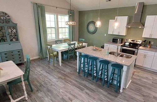 Jacksonville House | Urban Coastal 3-Bedroom Sleeps 11 / 134