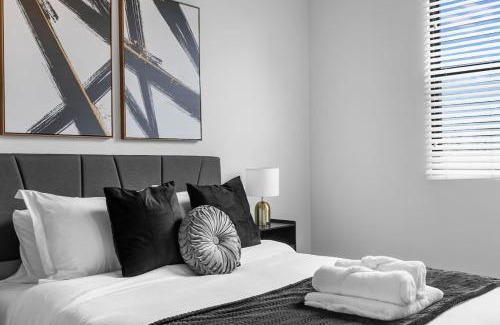 Five Points South House | Urban Elegance and Stylish Two Bedroom Apt