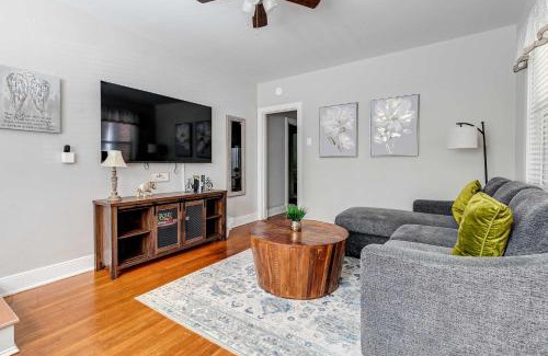 Richmond House | Urban Oasis free parking fully fenced fire pit