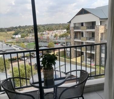 Greater Johannesburg Metropolitan Area Apartment | URlyfstyle Cottage Near Mall of Africa