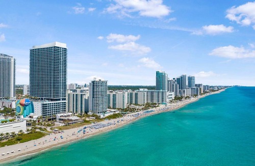 Hollywood South Central Beach Apartment | 108 m² Apartment ∙ 2 bedrooms ∙ 6 guests