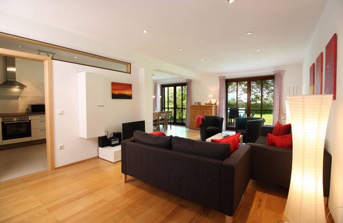 Grabenstatt Apartment | Vacation apartment Achental - spacious apartment (120 sqm), max. 6 pers.; open kitchen
