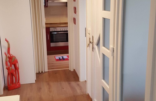 Sudstadt Apartment | Vacation apartment with 3 separate bedrooms! Subway connection! Free WLAN