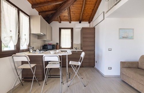 Torre di Bari House | Vacation Home "Giorgio Holiday" with Sea View, 2 Private Terraces & Wi-Fi