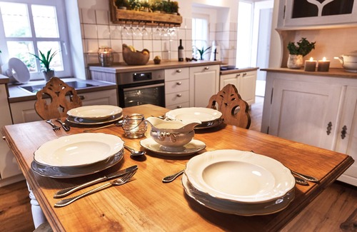 Bottingen Apartment | Vacation home Lilace with whirlpool and wood-burning stove, 4 bedrooms, max. 8 persons