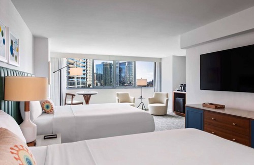 Downtown Chicago Resort | Vacation Starts Here! Near Chicago Riverwalk and The River Theater, Pets Allowed