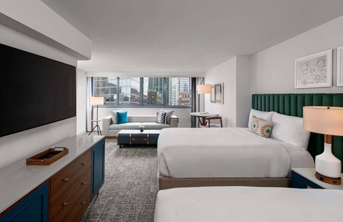 Downtown Chicago Resort | Vacation Starts Here! Near Chicago Riverwalk and The River Theater, Pets Allowed