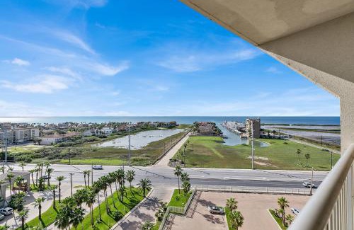 South Padre Island House | Vacation state of mind! Elegant Bayview, beachfront resort, shared pools & jacuzzi