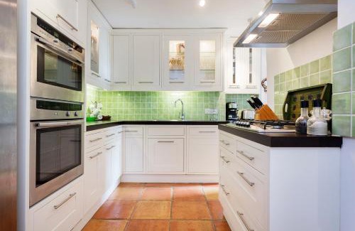 Earl's Court Apartment | Veeve - South Kensington Garden Apartment