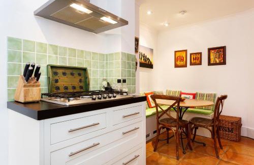 Earl's Court Apartment | Veeve - South Kensington Garden Apartment