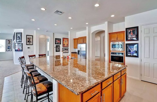 Enterprise House | VEGAS LUXURY ESTATE 6 Bedroom 4 Bath 5 Minutes to Strip