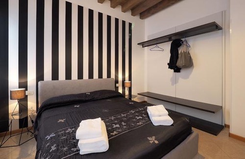 Cannaregio Apartment | Venetian Style 3
