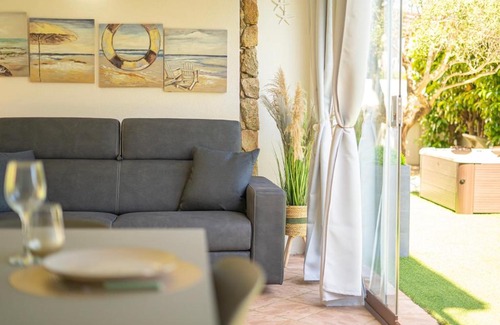 Siniscola Apartment | Veranda with Jacuzzi & BBQ 1 minute from the Beach