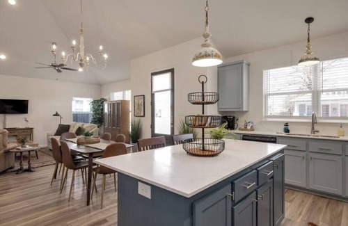 Freetown - Port Rico House | Vermilion Sanctuary 2 blocks from Downtown