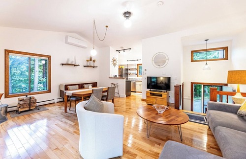 Quechee Condo | Vermont get-away end unit townhouse nestled in the trees