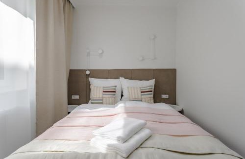 Jezyce Apartment | Very Berry - Słowackiego 7 - City Center Apartment, Parking, self check in 24h!