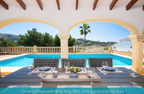 La Sabatera Villa | Vesper- renovated villa - 4 bedrooms - pool table