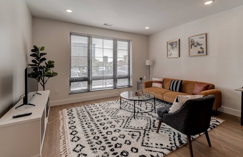 Fairview Apartment | Vibrant 1bd/1ba Apt + Gym & Rooftop - Near Marist