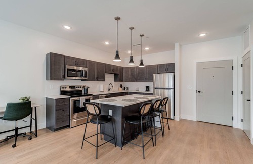 Fairview Apartment | Vibrant 1bd/1ba Apt + Gym & Rooftop - Near Marist