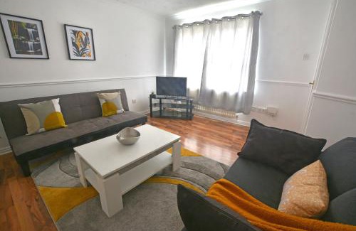 Hull Apartment | Victoria Dock 3 Bedroom House sleeps 5-Free Parking-Contractor Long Stay