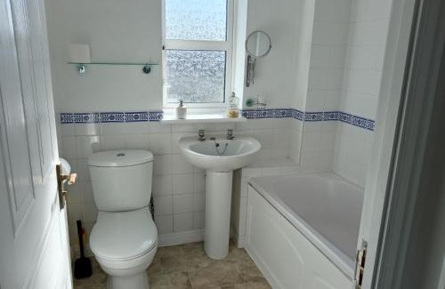 Hull Apartment | Victoria Dock 3 Bedroom House sleeps 5-Free Parking-Contractor Long Stay
