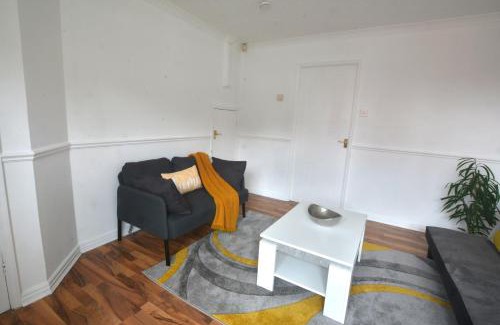 Hull Apartment | Victoria Dock 3 Bedroom House sleeps 5-Free Parking-Contractor Long Stay