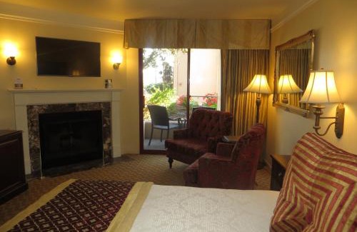 Lighthouse District Hotel | Victorian Inn