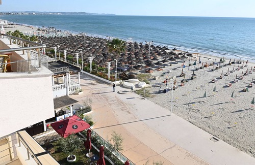 Shkembi i Kavajes House | Vila Oxinn