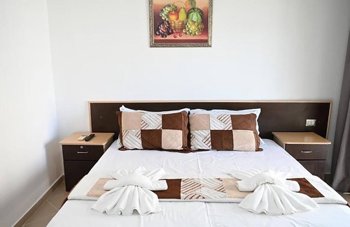 Shkembi i Kavajes House | Vila Oxinn
