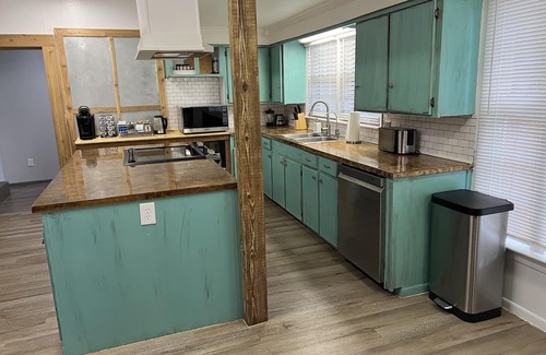Mound Villa | Villa 30 mins to Waco - Private Pool, Hot Tub, Gym and Fire Ring