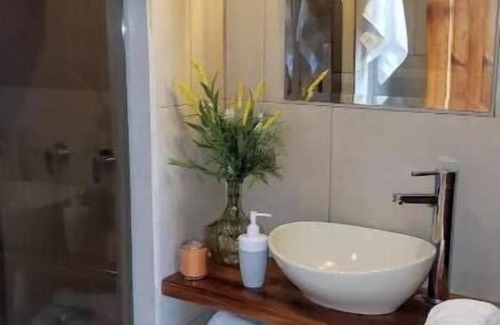 Bouvet Island Cabin | Villa Amalia: cozy mountain cabin with view to valley and city lights