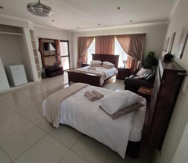 Jan Kempdorp House | Villa Caramia Guest Lodge