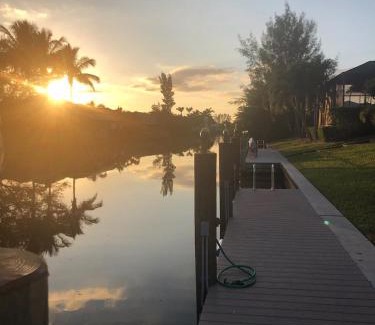 Pelican House | Villa Cozy Cottage - Waterfront