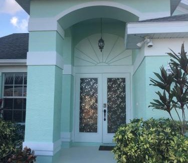 Pelican House | Villa Cozy Cottage - Waterfront